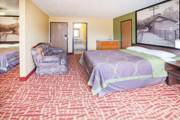Super 8 Van Buren/Ft. Smith Area