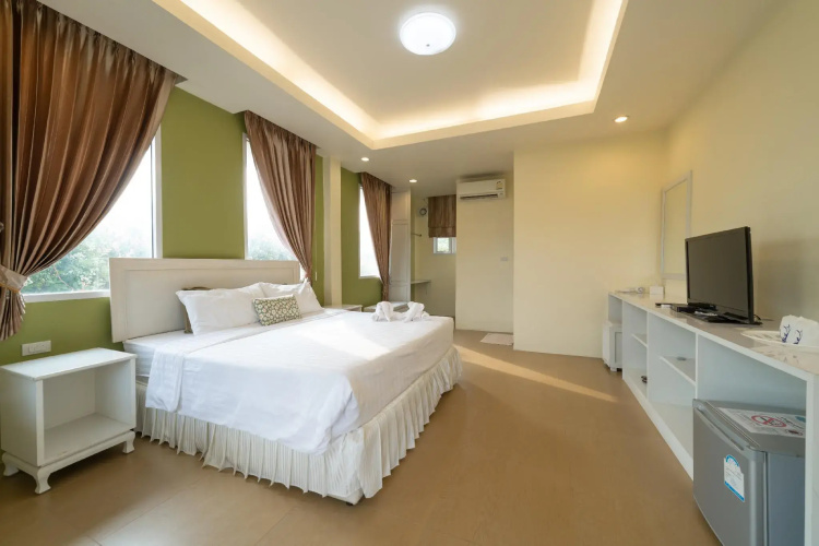 Banlomnow Hotel