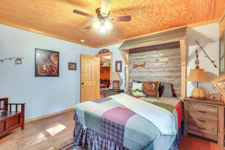 'just Fur Relaxin' Sevierville Cabin w/ Hot Tub!