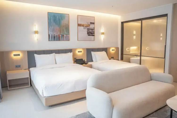 Wave M Hotel West