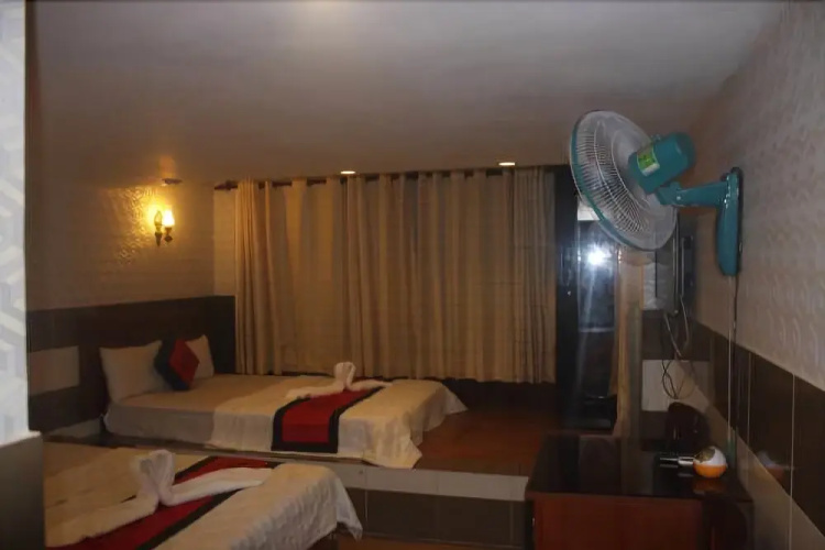 Binh Dung Hotel by OYO Rooms