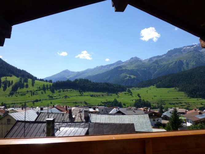 Apartment with mountain view