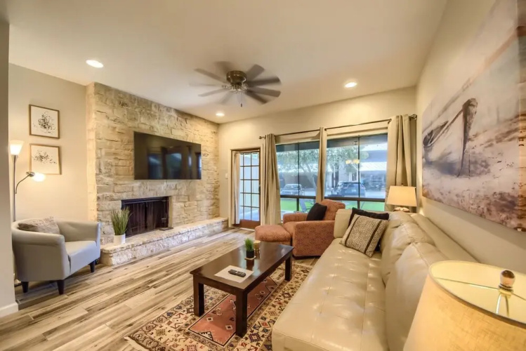 Delroy Curly Ray s Comal Condo
