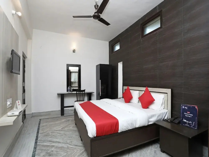 OYO 11854 Hotel Comfort