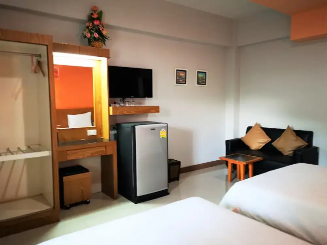 100 House Hotel