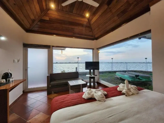 Premium room with lake view