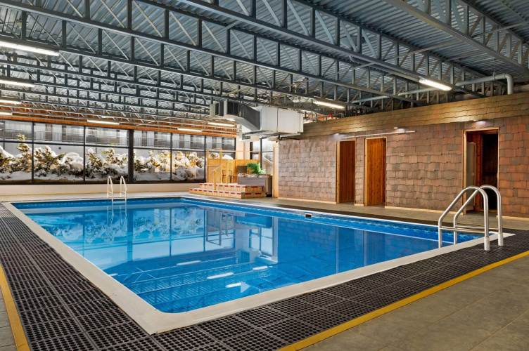 Super 8 by Wyndham Hearst ON