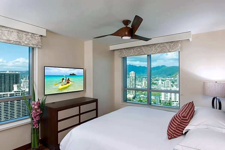 1 Bedroom Accessible Suite with mountain view