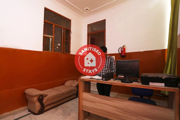 Hotel Black by OYO Rooms