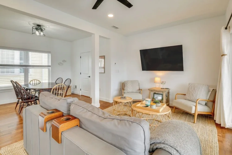 3 Bedrooms Apartment