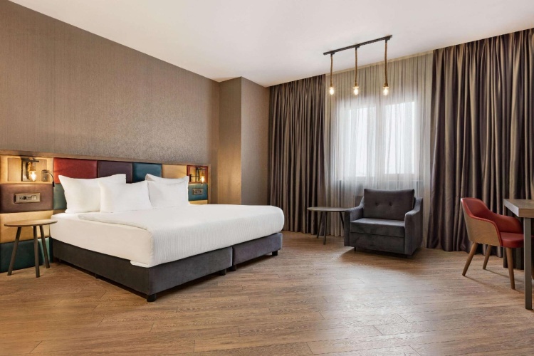 Standard Double room with city view