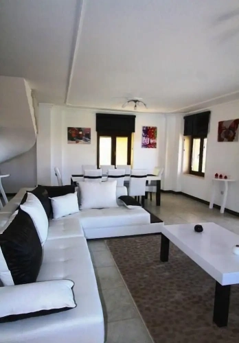 4 Bedrooms Villa with balcony