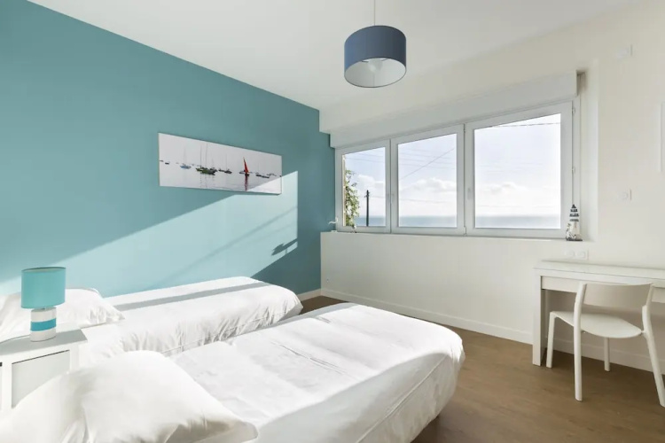 Maison vue mer les pieds dans l'eau