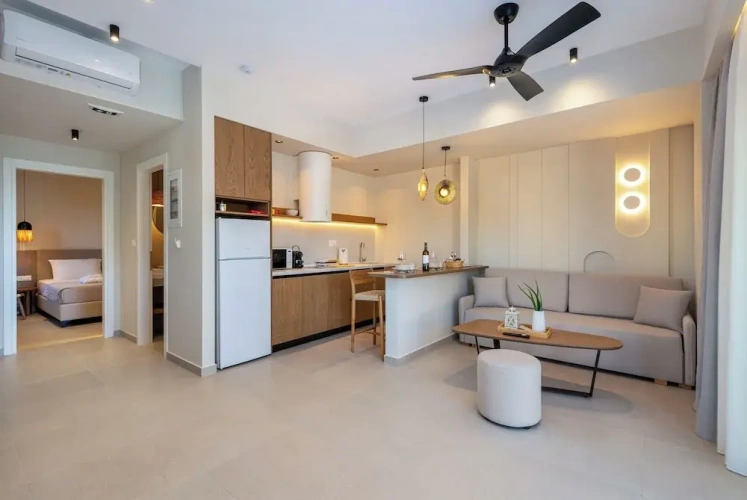 Superior Basement Apartment with balcony and with sea view