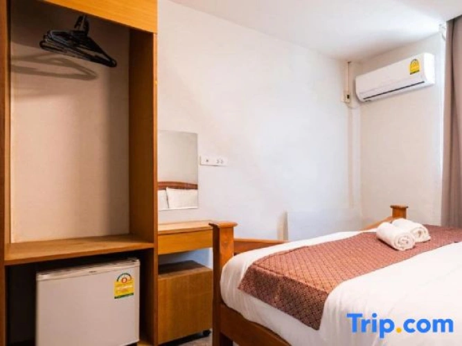 1 Bedroom Twin Studio with street view