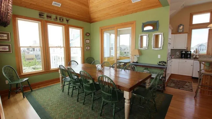 Mellow Yellow - 6 Br Home