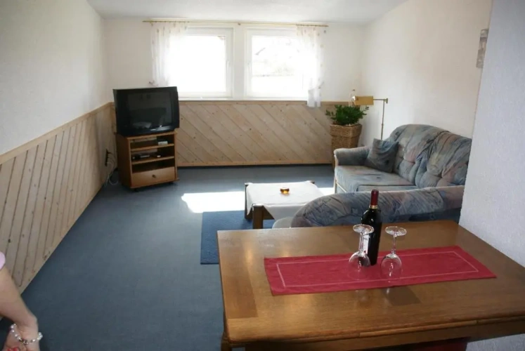 4 Bedrooms Apartment