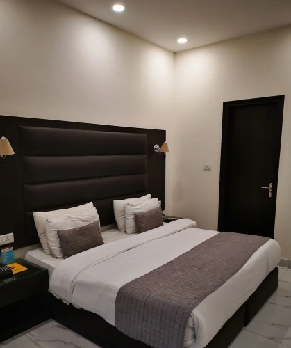 Luxury Double Basement Suite with balcony and with garden view
