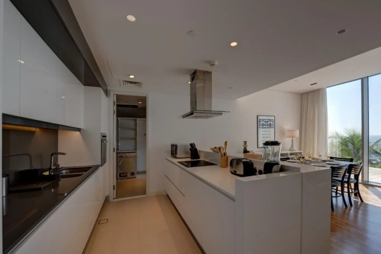 Urban Island Getaway on Bluewaters