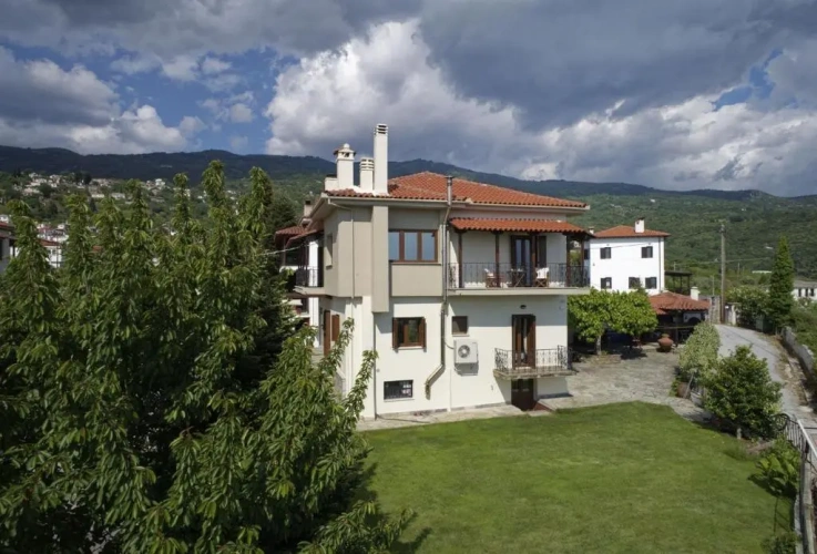 2 Bedrooms Villa