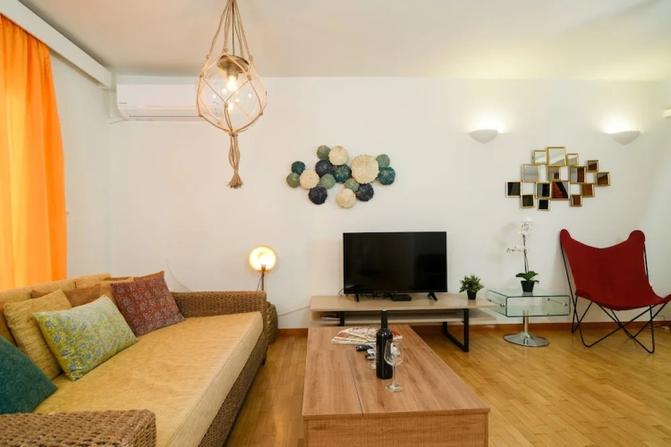 3 Bedrooms Apartment