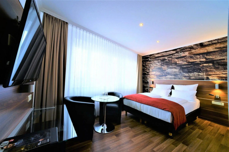 Ascot Hotel