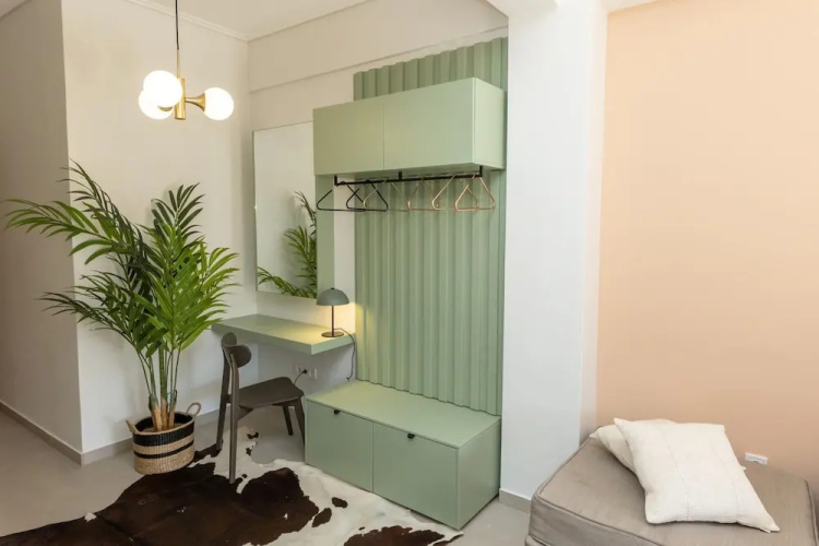 Urban Apartment In Egaleo