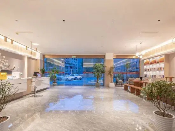 Huayu Light Luxury Hotel