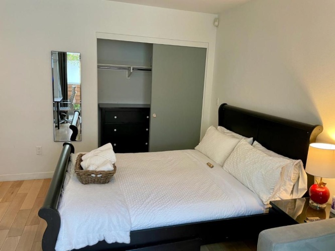 Deluxe Studio