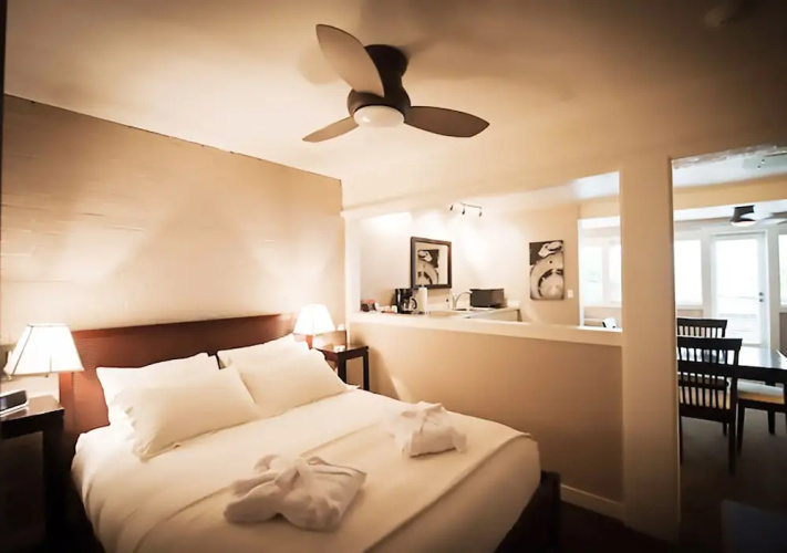 Bird Rock Hotel