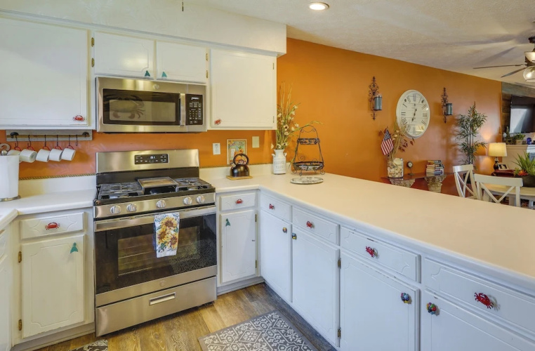 Walk to Beach: PCB Condo w/ Oceanfront Pool Access