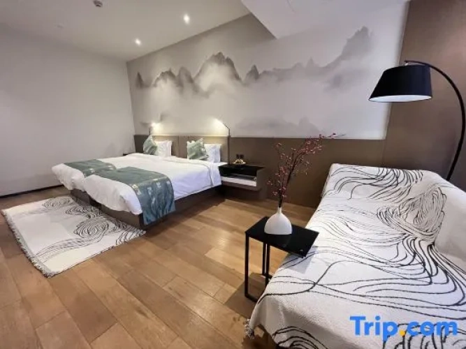Deluxe Double room with city view