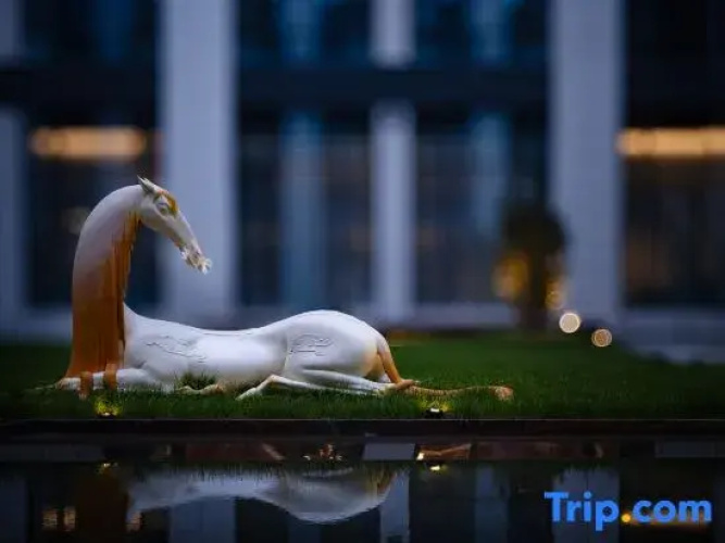 Luoyang Huamao Chunsong Hotel