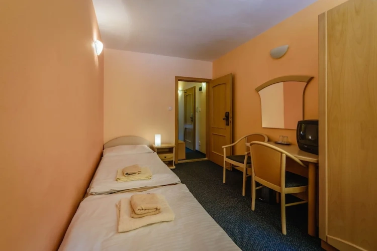 2 Bedrooms Standard Quadruple Family room with balcony