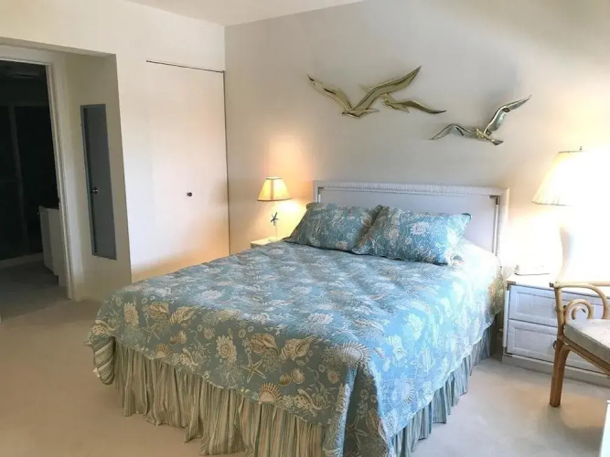 Mariners Court 201