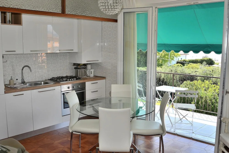 Apartment Bardolino With Lake View