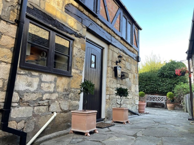 2 Bedrooms Cottage