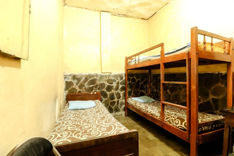 Economy room