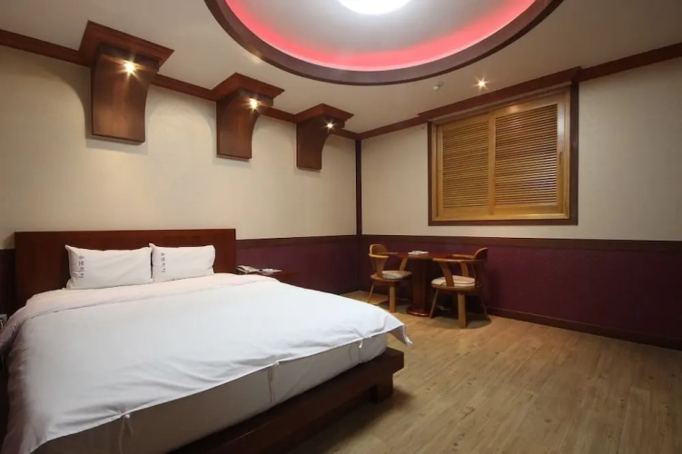 Utopia Motel