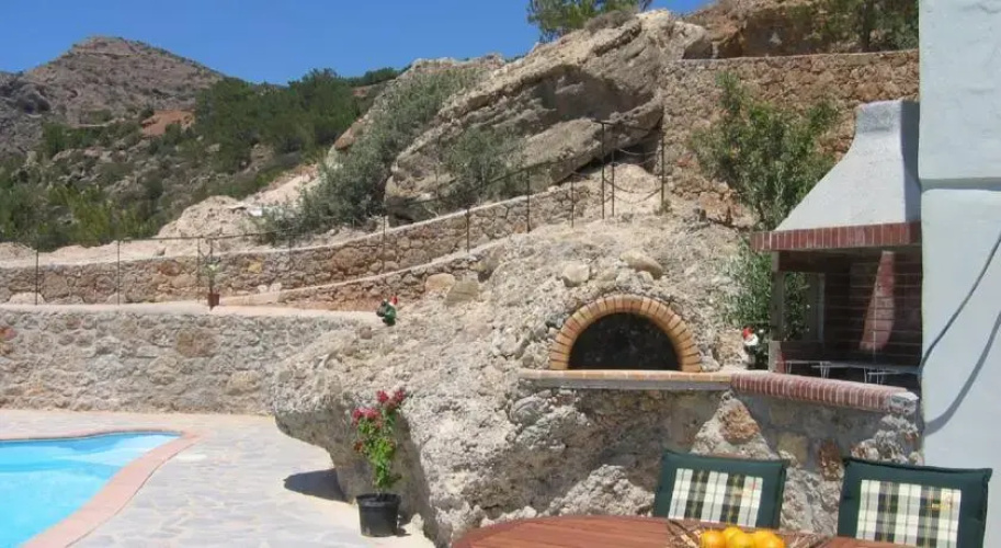 Lyronda Villa