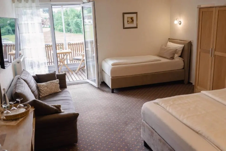 Standard Triple room with balcony