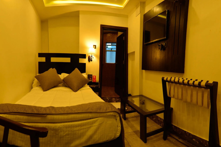 OYO 6645 Hotel Sapphire