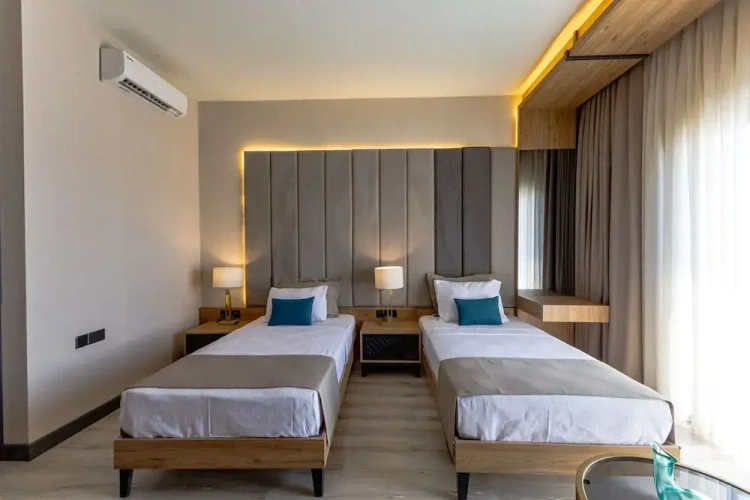 Standard Twin room with balcony