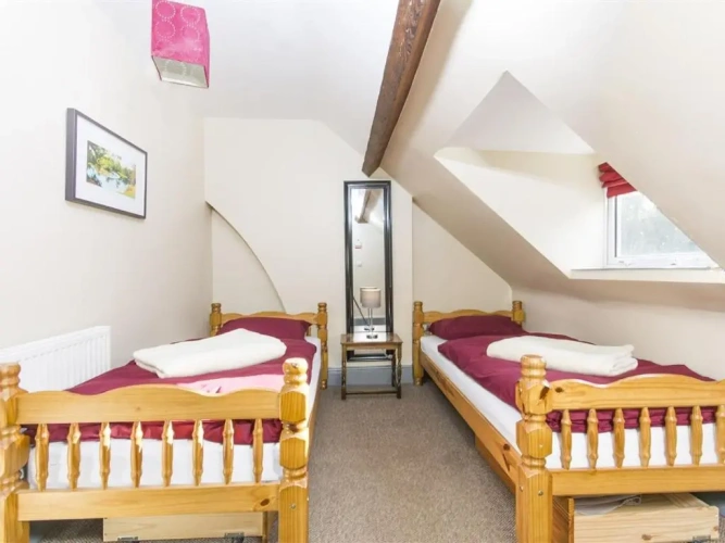 Standard Twin Suite
