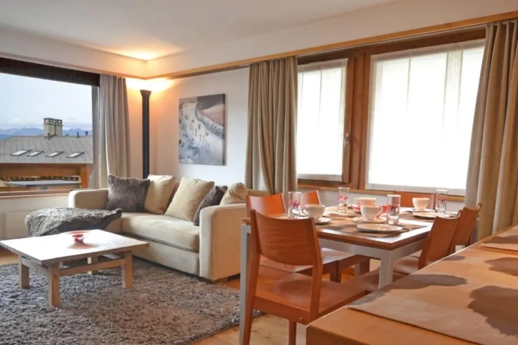 3 Bedrooms Apartment