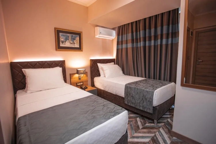 Standard Twin room with city view