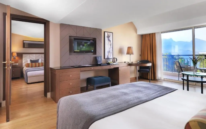 Deluxe Double Suite with balcony