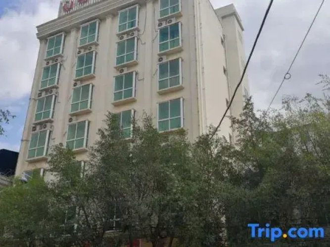Longxiang Business Hotel