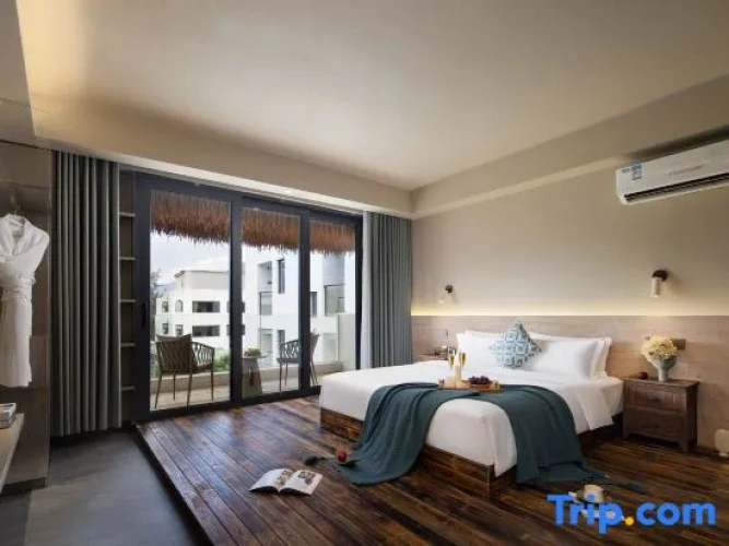 Deluxe Double room with balcony and with garden view