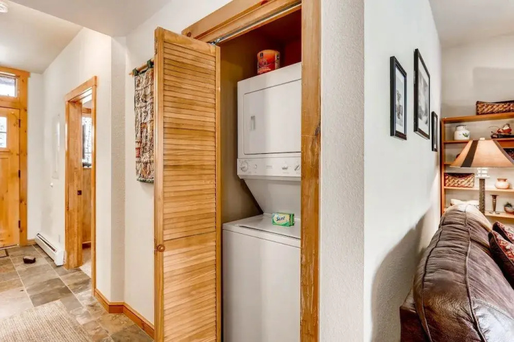 Seasons 1836 - 1 Br Condo